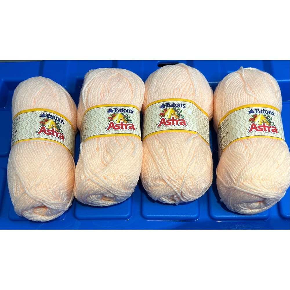 Patons Astra Yarn Peach Color 2731 Lot 230 100% Acrylic 4 Skeins 712 Yards Total